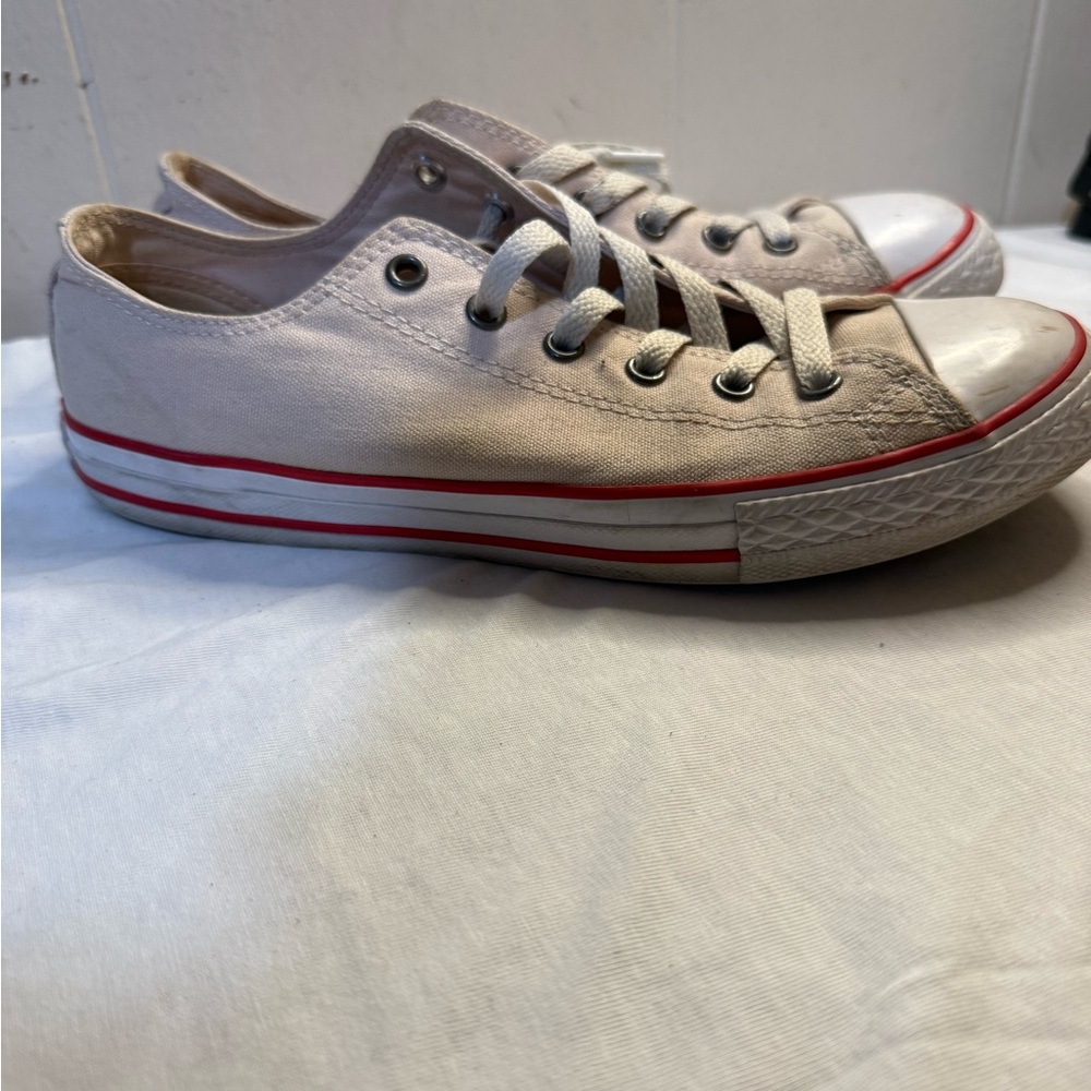 Converse Cream and Red Sneakers Timeless Low-Top Style ALL STAR CONVERSE
